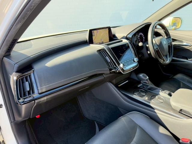 クラウンハイブリッド RSアドバンス モデリスタエアロ モデリスタ19インチAW サンルーフ パノラミックビューモニター ブラックレザーシート ステアリングヒーター シートヒーター/クーラー 3眼LED ワイヤレス充電 ブラインドスポット(40枚目)