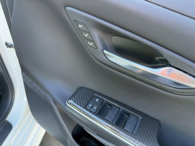 クラウンハイブリッド RSアドバンス モデリスタエアロ モデリスタ19インチAW サンルーフ パノラミックビューモニター ブラックレザーシート ステアリングヒーター シートヒーター/クーラー 3眼LED ワイヤレス充電 ブラインドスポット(60枚目)