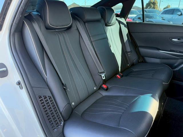 クラウンハイブリッド RSアドバンス モデリスタエアロ モデリスタ19インチAW サンルーフ パノラミックビューモニター ブラックレザーシート ステアリングヒーター シートヒーター/クーラー 3眼LED ワイヤレス充電 ブラインドスポット(69枚目)