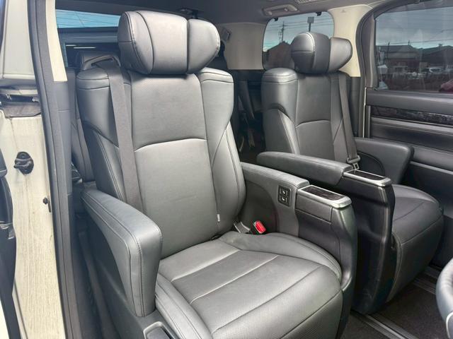 アルファード ２．５Ｓ　Ｃパッケージ　サンルーフ　デジタルインナーミラー　ブラインドスポットモニター　純正ディスプレイオーディオ＋ナビ　ＣＤ／ＤＶＤ　後席モニター　両側電動スライドドア　電動バックドア　ステアリングヒーター　シートヒーター（68枚目）