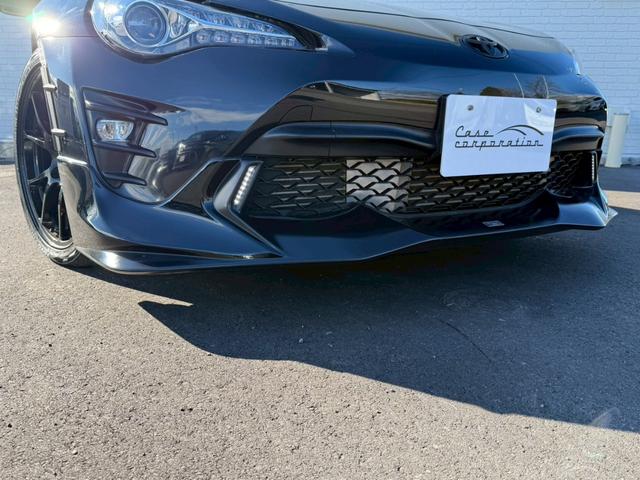 ８６ ＧＴリミテッド　ＴＲＤエアロ　メンバーブレース　エンジンミッション強化ブッシュ　ターボキット　大型ウイング　４本出マフラー　ダンパー　ＴＷＳ　ストリートマスターフィン　スポーツハンドル　ＯＳマスターハーフレザーシート（16枚目）