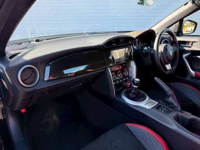 ８６ ＧＴリミテッド　ＴＲＤエアロ　メンバーブレース　エンジンミッション強化ブッシュ　ターボキット　大型ウイング　４本出マフラー　ダンパー　ＴＷＳ　ストリートマスターフィン　スポーツハンドル　ＯＳマスターハーフレザーシート（44枚目）