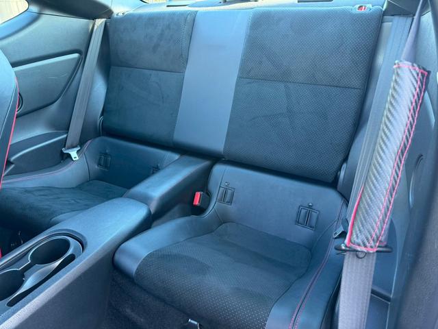 ８６ ＧＴリミテッド　ＴＲＤエアロ　メンバーブレース　エンジンミッション強化ブッシュ　ターボキット　大型ウイング　４本出マフラー　ダンパー　ＴＷＳ　ストリートマスターフィン　スポーツハンドル　ＯＳマスターハーフレザーシート（72枚目）
