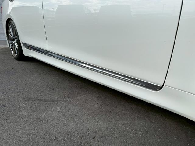 クラウンハイブリッド アスリートＳ　サンルーフ　メーカーナビ　バックカメラ　ＥＴＣ　ステアリングヒーター　シートヒーター　シートクーラー　純正ドラレコ　コンビステアリング　ローダウン　フルセグＴＶ　パワーシート　ブラックレザー　黒革内装（15枚目）