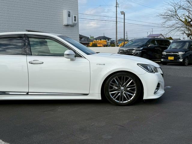 クラウンハイブリッド アスリートＳ　サンルーフ　メーカーナビ　バックカメラ　ＥＴＣ　ステアリングヒーター　シートヒーター　シートクーラー　純正ドラレコ　コンビステアリング　ローダウン　フルセグＴＶ　パワーシート　ブラックレザー　黒革内装（21枚目）