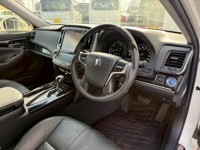 クラウンハイブリッド アスリートＳ　サンルーフ　メーカーナビ　バックカメラ　ＥＴＣ　ステアリングヒーター　シートヒーター　シートクーラー　純正ドラレコ　コンビステアリング　ローダウン　フルセグＴＶ　パワーシート　ブラックレザー　黒革内装（39枚目）