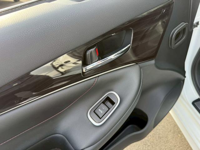 クラウンハイブリッド アスリートＳ　サンルーフ　メーカーナビ　バックカメラ　ＥＴＣ　ステアリングヒーター　シートヒーター　シートクーラー　純正ドラレコ　コンビステアリング　ローダウン　フルセグＴＶ　パワーシート　ブラックレザー　黒革内装（66枚目）