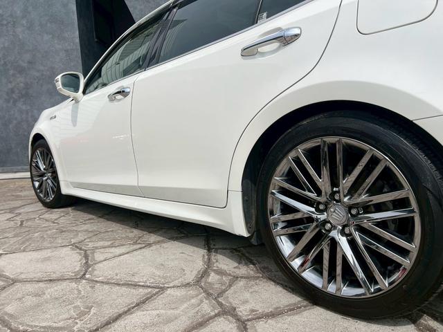 クラウンハイブリッド アスリートＧ　サンルーフ　メーカーオプション１８インチアルミ　純正ナビ　ＴＶ　バックモニター　ブラックレザーシート　プリクラッシュセーフティ　ＥＴＣ　プッシュボタンスタート　電動リアシェード　パワーシート電格ミラー（33枚目）