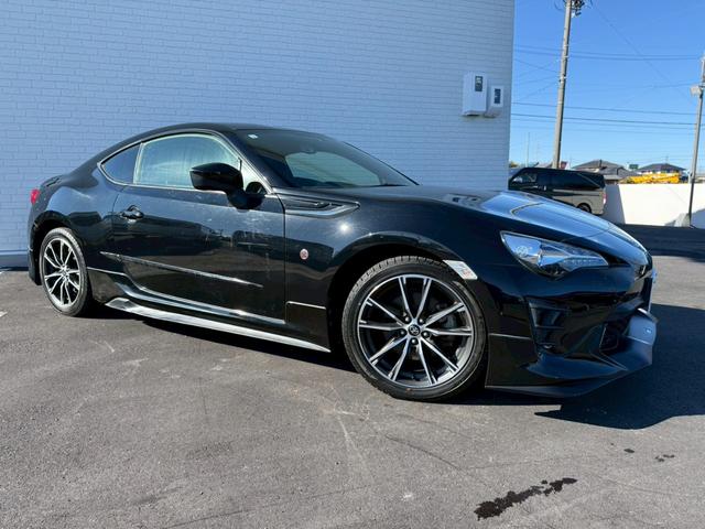 ８６ ＧＴ　ＴＲＤエアロ／フロントスポイラー／サイドスカート／リアバンパースポイラー／リアディフューザー／リアトランクスポイラー／エアロスタビライジングカバー　社外７インチナビ　ＥＴＣ　フルセグＴＶ　純正１７ＡＷ（9枚目）