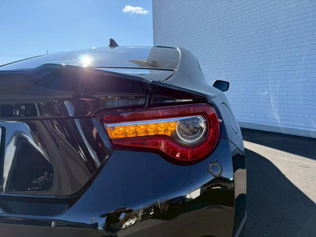 ８６ ＧＴ　ＴＲＤエアロ／フロントスポイラー／サイドスカート／リアバンパースポイラー／リアディフューザー／リアトランクスポイラー／エアロスタビライジングカバー　社外７インチナビ　ＥＴＣ　フルセグＴＶ　純正１７ＡＷ（34枚目）