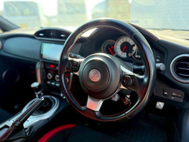 ８６ ＧＴ　ＴＲＤエアロ／フロントスポイラー／サイドスカート／リアバンパースポイラー／リアディフューザー／リアトランクスポイラー／エアロスタビライジングカバー　社外７インチナビ　ＥＴＣ　フルセグＴＶ　純正１７ＡＷ（41枚目）