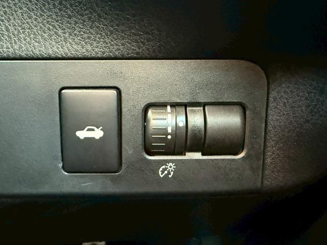 ８６ ＧＴ　ＴＲＤエアロ／フロントスポイラー／サイドスカート／リアバンパースポイラー／リアディフューザー／リアトランクスポイラー／エアロスタビライジングカバー　社外７インチナビ　ＥＴＣ　フルセグＴＶ　純正１７ＡＷ（44枚目）