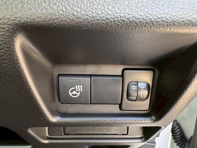 スペーシアカスタム ハイブリッドＸＳターボ　白黒ツートンカラー　ハイブリッドＸＳターボ　両側パワースライドドア　全方位モニター　純正９インチナビ　　ＴＶ　　セーフティサポート　１５ＡＷ　スマートキーハーフレザーシート　ステアリングヒーターＨＵＤ（50枚目）