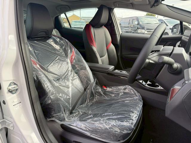 プリウス Ｚ　登録済み未使用車　パノラマルーフ　デジタルインナーミラー　モデリスタエアロ　パノラミックビューモニター　ブラインドスポットモニター　ステアリングヒーター　シートヒーター／クーラー　ＥＴＣ２．０　赤内装（56枚目）