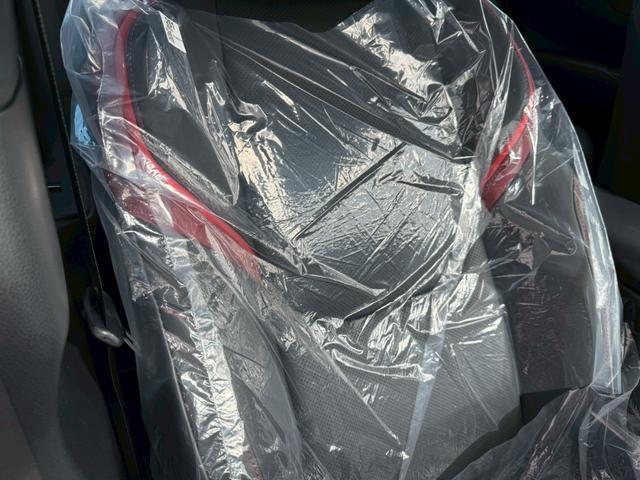 プリウス Ｚ　登録済み未使用車　パノラマルーフ　デジタルインナーミラー　モデリスタエアロ　パノラミックビューモニター　ブラインドスポットモニター　ステアリングヒーター　シートヒーター／クーラー　ＥＴＣ２．０　赤内装（57枚目）