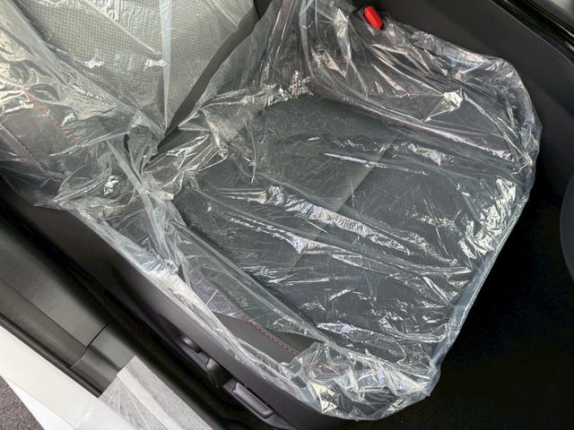 プリウス Ｚ　登録済み未使用車　パノラマルーフ　デジタルインナーミラー　モデリスタエアロ　パノラミックビューモニター　ブラインドスポットモニター　ステアリングヒーター　シートヒーター／クーラー　ＥＴＣ２．０　赤内装（58枚目）