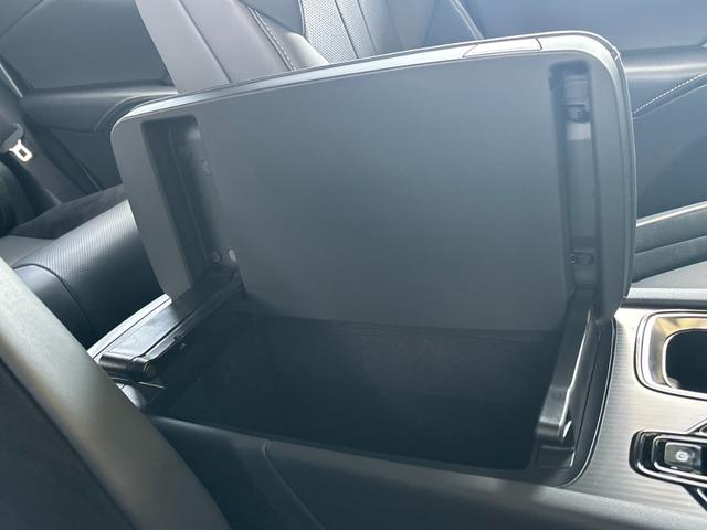 ＲＸ ＲＸ５００ｈ　Ｆスポーツパフォーマンス　純正１４型ナビ　パノラミックビューモニター　地デジＴＶ　デジタルインナーミラー　ＥＴＣ　パーキングアシスト　レーダークルーズ　ブラインドスポットモニター　シートヒーター　シートクーラー　Ｐバックドア（16枚目）