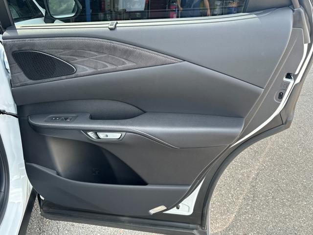 ＲＸ ＲＸ５００ｈ　Ｆスポーツパフォーマンス　純正１４型ナビ　パノラミックビューモニター　地デジＴＶ　デジタルインナーミラー　ＥＴＣ　パーキングアシスト　レーダークルーズ　ブラインドスポットモニター　シートヒーター　シートクーラー　Ｐバックドア（30枚目）