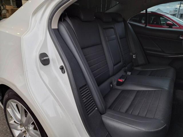 LEXUS IS IS300H