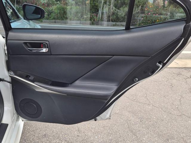 LEXUS IS IS300H