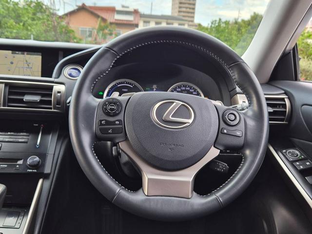 LEXUS IS IS300H