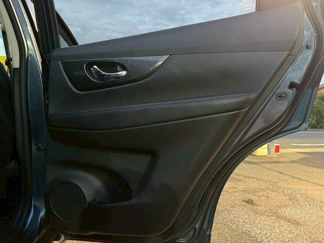 エクストレイル ２０Ｘ　エマージェンシーブレーキパッケージ　禁煙車　メーカー７インチナビ　フルセグＴＶ　Ｂカメラ　コーナセンサー　シートヒーター　衝突被害軽減ブレーキ　電動格納ミラー　横滑り軽減　リアクーラー　スマートキー　ＥＣＯモード　オートハイビーム（19枚目）