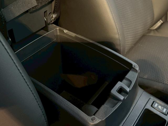 エクストレイル ２０Ｘ　エマージェンシーブレーキパッケージ　禁煙車　メーカー７インチナビ　フルセグＴＶ　Ｂカメラ　コーナセンサー　シートヒーター　衝突被害軽減ブレーキ　電動格納ミラー　横滑り軽減　リアクーラー　スマートキー　ＥＣＯモード　オートハイビーム（26枚目）