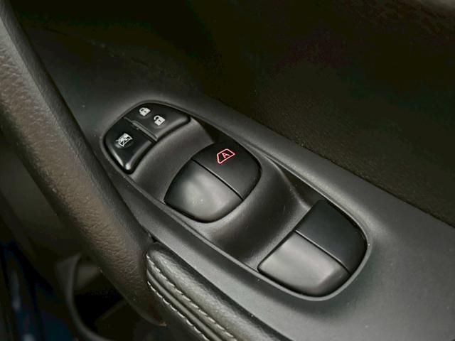 エクストレイル ２０Ｘ　エマージェンシーブレーキパッケージ　禁煙車　メーカー７インチナビ　フルセグＴＶ　Ｂカメラ　コーナセンサー　シートヒーター　衝突被害軽減ブレーキ　電動格納ミラー　横滑り軽減　リアクーラー　スマートキー　ＥＣＯモード　オートハイビーム（30枚目）