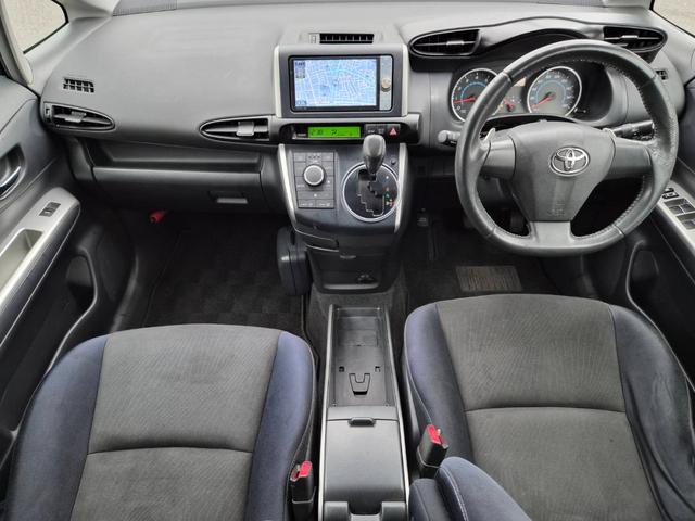 ウィッシュ １．８Ｓ　純正ナビ　地デジ　バックカメラ　ＥＴＣ　横滑り防止装置　３列７人乗り　スマートキー＆プッシュスタート　オートエアコン　フロントフォグランプ　社外ＡＷ１７インチ　イモビライザー　ユーザー買取車両（2枚目）