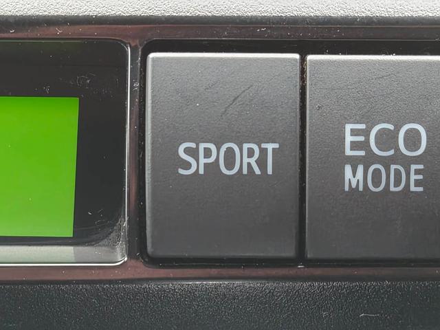 ウィッシュ １．８Ｓ　純正ナビ　地デジ　バックカメラ　ＥＴＣ　横滑り防止装置　３列７人乗り　スマートキー＆プッシュスタート　オートエアコン　フロントフォグランプ　社外ＡＷ１７インチ　イモビライザー　ユーザー買取車両（6枚目）