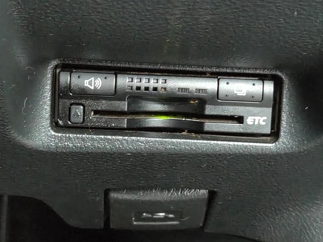 ウィッシュ １．８Ｓ　純正ナビ　地デジ　バックカメラ　ＥＴＣ　横滑り防止装置　３列７人乗り　スマートキー＆プッシュスタート　オートエアコン　フロントフォグランプ　社外ＡＷ１７インチ　イモビライザー　ユーザー買取車両（9枚目）