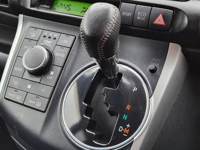 ウィッシュ １．８Ｓ　純正ナビ　地デジ　バックカメラ　ＥＴＣ　横滑り防止装置　３列７人乗り　スマートキー＆プッシュスタート　オートエアコン　フロントフォグランプ　社外ＡＷ１７インチ　イモビライザー　ユーザー買取車両（14枚目）