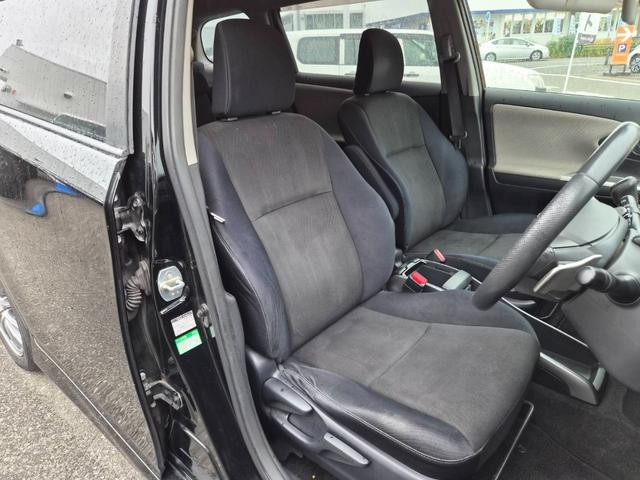 ウィッシュ １．８Ｓ　純正ナビ　地デジ　バックカメラ　ＥＴＣ　横滑り防止装置　３列７人乗り　スマートキー＆プッシュスタート　オートエアコン　フロントフォグランプ　社外ＡＷ１７インチ　イモビライザー　ユーザー買取車両（19枚目）