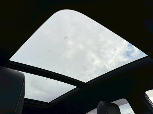 ハリアーハイブリッド プログレス サンルーフ TRDフルエアロ メーカーナビTV パノラミックビュー JBLサウンド ドライブレコーダー ETC プリクラッシュ レーンキープアシスト パワーバックドア パワーシート 4WD(4枚目)