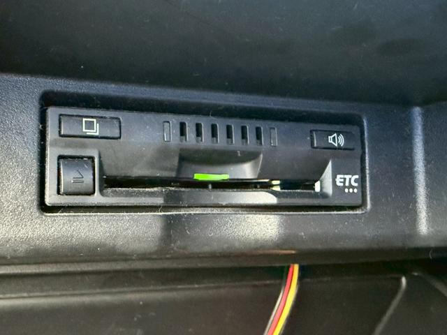 ハリアー プログレス　サンルーフ　モデリスタエアロ　メーカーナビＴＶ　パノラミックビュー　ＪＢＬサウンド　ドライブレコーダー　ＥＴＣ　プリクラッシュセーフティ　レーンキープ　パワーバックドア　クリアランスソナー　買取車両（11枚目）