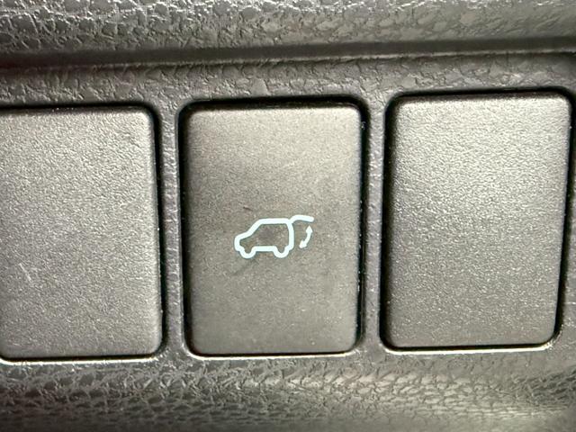 ハリアー プログレス　サンルーフ　モデリスタエアロ　メーカーナビＴＶ　パノラミックビュー　ＪＢＬサウンド　ドライブレコーダー　ＥＴＣ　プリクラッシュセーフティ　レーンキープ　パワーバックドア　クリアランスソナー　買取車両（15枚目）