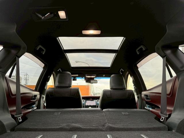 ハリアー プログレス　サンルーフ　モデリスタエアロ　メーカーナビＴＶ　パノラミックビュー　ＪＢＬサウンド　ドライブレコーダー　ＥＴＣ　プリクラッシュセーフティ　レーンキープ　パワーバックドア　クリアランスソナー　買取車両（22枚目）