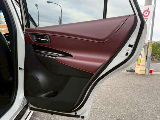 ハリアー プログレス　サンルーフ　モデリスタエアロ　メーカーナビＴＶ　パノラミックビュー　ＪＢＬサウンド　ドライブレコーダー　ＥＴＣ　プリクラッシュセーフティ　レーンキープ　パワーバックドア　クリアランスソナー　買取車両（26枚目）