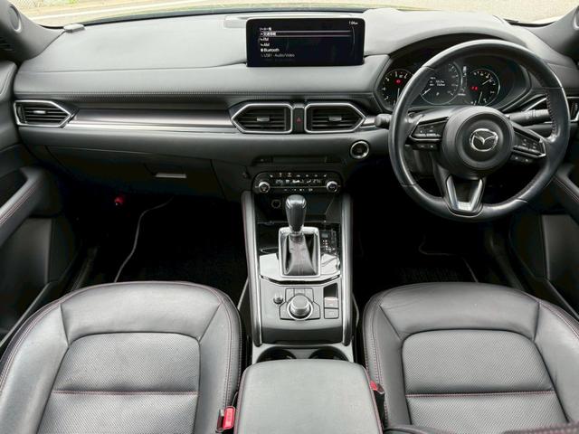 ＣＸ－５ ＸＤ　スポーツアピアランス　１０．２５型マツダコネクトナビＴＶ　３６０度ビューモニター　ＥＴＣ　本革　シートヒーター　シートメモリー　ステアリングヒーター　ＢＳＭ　ＨＵＤ　ワイヤレス充電　デジタルインナーミラー　スマートブレーキ（5枚目）