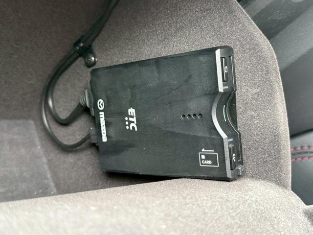 ＣＸ－５ ＸＤ　スポーツアピアランス　１０．２５型マツダコネクトナビＴＶ　３６０度ビューモニター　ＥＴＣ　本革　シートヒーター　シートメモリー　ステアリングヒーター　ＢＳＭ　ＨＵＤ　ワイヤレス充電　デジタルインナーミラー　スマートブレーキ（9枚目）