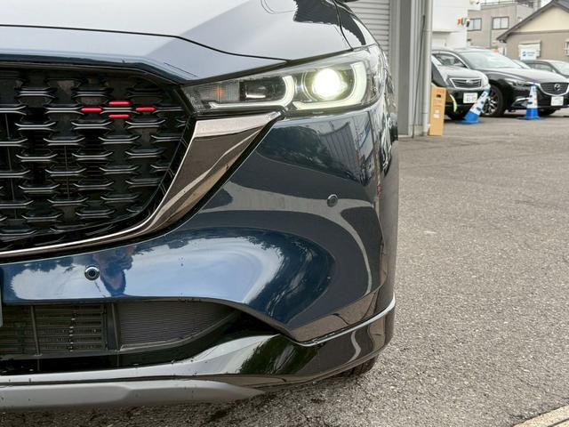 ＣＸ－５ ＸＤ　スポーツアピアランス　１０．２５型マツダコネクトナビＴＶ　３６０度ビューモニター　ＥＴＣ　本革　シートヒーター　シートメモリー　ステアリングヒーター　ＢＳＭ　ＨＵＤ　ワイヤレス充電　デジタルインナーミラー　スマートブレーキ（50枚目）