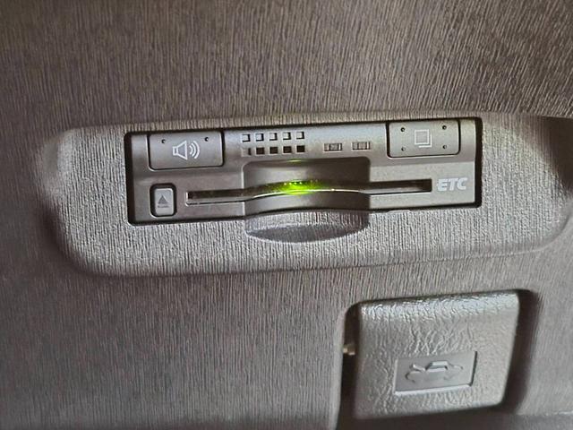プリウス Ｓ　後期モデル　純正ＨＤＤナビ　ＣＤＤＶＤ再生可　バックカメラ　フロントカメラ　ＥＴＣ　スマートキー　イモビライザー　ステアリングリモコン　フォグランプ　ユーザー買取（9枚目）