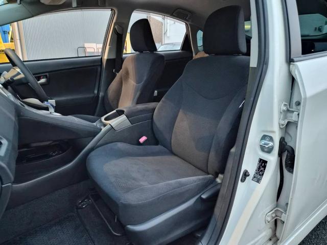 プリウス Ｓ　後期モデル　純正ＨＤＤナビ　ＣＤＤＶＤ再生可　バックカメラ　フロントカメラ　ＥＴＣ　スマートキー　イモビライザー　ステアリングリモコン　フォグランプ　ユーザー買取（15枚目）