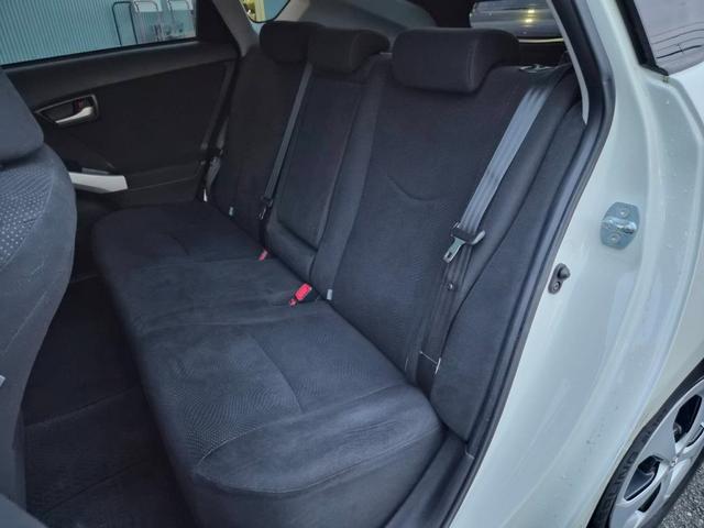 プリウス Ｓ　後期モデル　純正ＨＤＤナビ　ＣＤＤＶＤ再生可　バックカメラ　フロントカメラ　ＥＴＣ　スマートキー　イモビライザー　ステアリングリモコン　フォグランプ　ユーザー買取（16枚目）