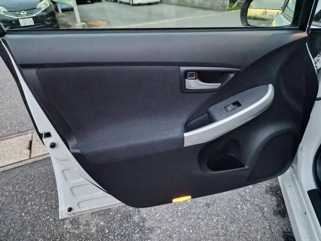 プリウス Ｓ　後期モデル　純正ＨＤＤナビ　ＣＤＤＶＤ再生可　バックカメラ　フロントカメラ　ＥＴＣ　スマートキー　イモビライザー　ステアリングリモコン　フォグランプ　ユーザー買取（17枚目）