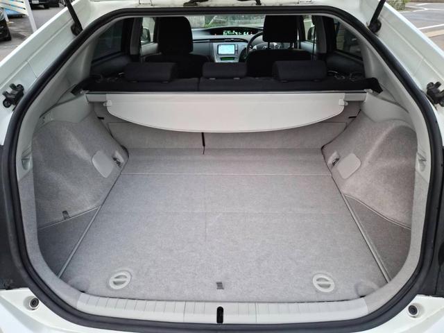 プリウス Ｓ　後期モデル　純正ＨＤＤナビ　ＣＤＤＶＤ再生可　バックカメラ　フロントカメラ　ＥＴＣ　スマートキー　イモビライザー　ステアリングリモコン　フォグランプ　ユーザー買取（22枚目）