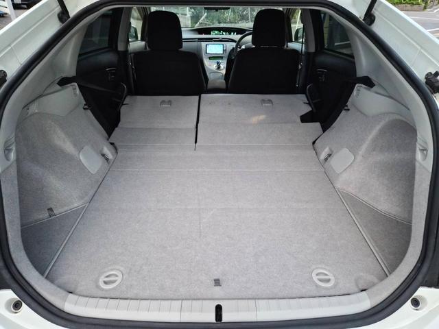 プリウス Ｓ　後期モデル　純正ＨＤＤナビ　ＣＤＤＶＤ再生可　バックカメラ　フロントカメラ　ＥＴＣ　スマートキー　イモビライザー　ステアリングリモコン　フォグランプ　ユーザー買取（24枚目）