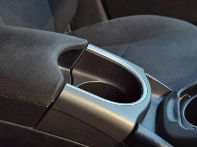 プリウス Ｓ　後期モデル　純正ＨＤＤナビ　ＣＤＤＶＤ再生可　バックカメラ　フロントカメラ　ＥＴＣ　スマートキー　イモビライザー　ステアリングリモコン　フォグランプ　ユーザー買取（28枚目）