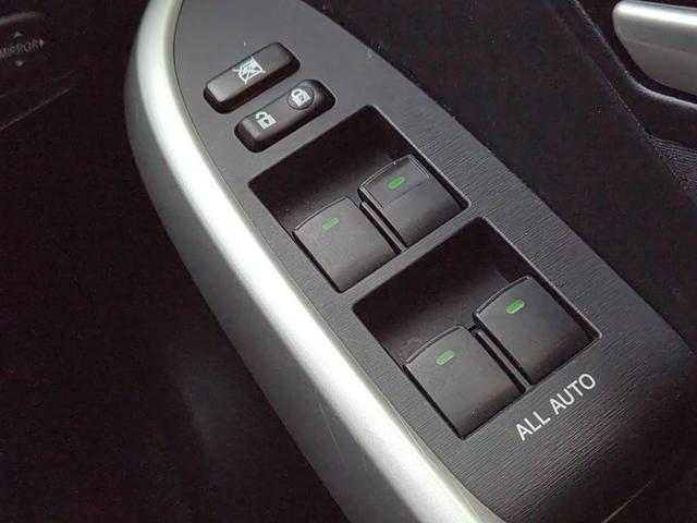 プリウス Ｓ　後期モデル　純正ＨＤＤナビ　ＣＤＤＶＤ再生可　バックカメラ　フロントカメラ　ＥＴＣ　スマートキー　イモビライザー　ステアリングリモコン　フォグランプ　ユーザー買取（32枚目）