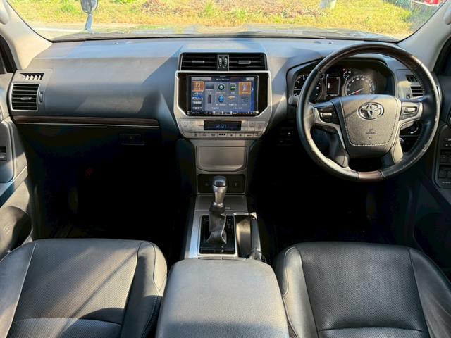 ランドクルーザープラド 　サンルーフ　リフトアップ　Ｍ／Ｔタイヤ（ＹＯＫＯＨＡＭＡ２０２５年製）　アルパイン９型ナビＴＶ　バックカメラ　前後ドライブレコーダー　ＥＴＣ　本革　ベンチレーション　クリアランスソナー　プリクラッシュ（5枚目）